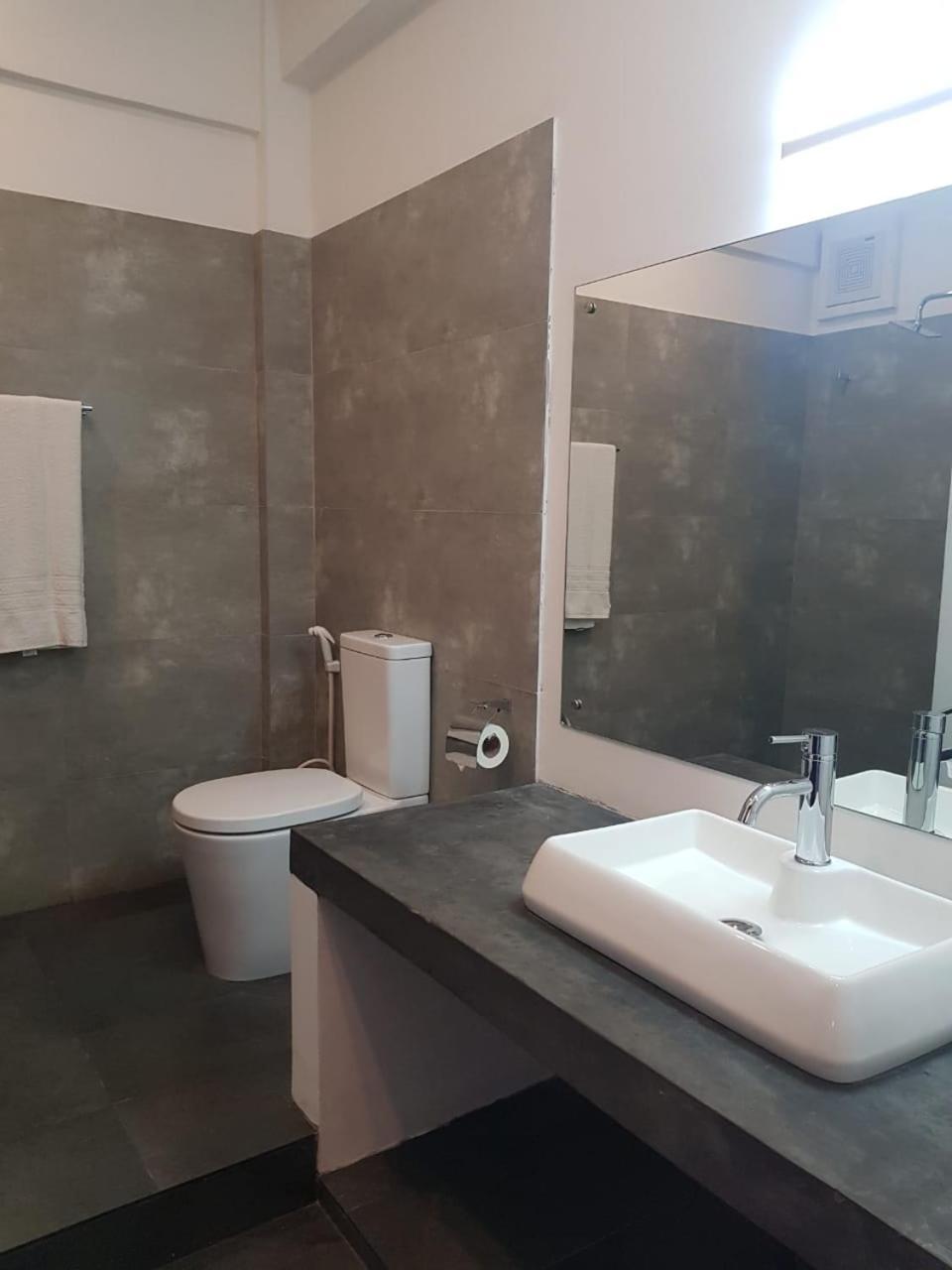 Hotel Royal Restaurant Warakapola Zewnętrze zdjęcie
